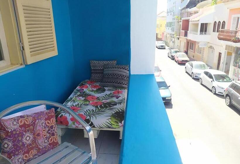 اتاق استاندارد سه تخته با بالکن, In The Heart Of Praia   Family B&b