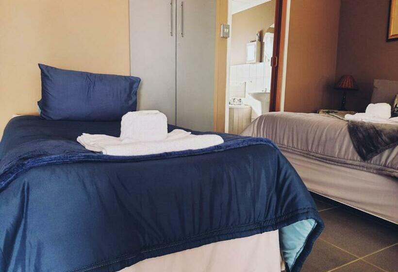 Семейный Номер, Ay Jay S Guesthouse