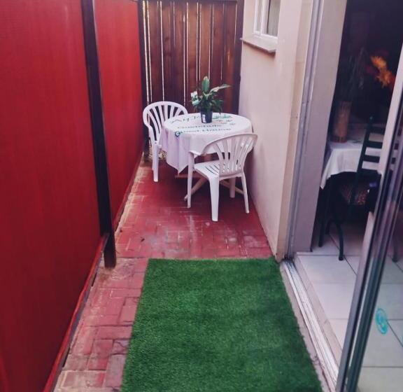Семейный Номер, Ay Jay S Guesthouse