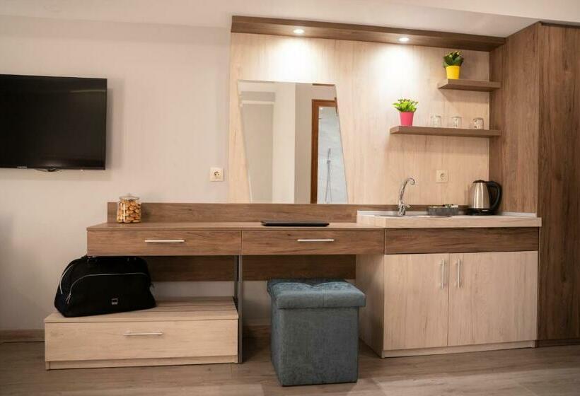 חדר סטנדרט לשלושה עם טרסה, Guest House Velik