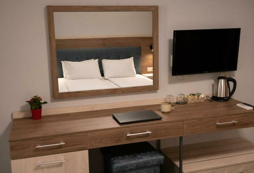 Номер Стандарт с Балконом, Guest House Velik