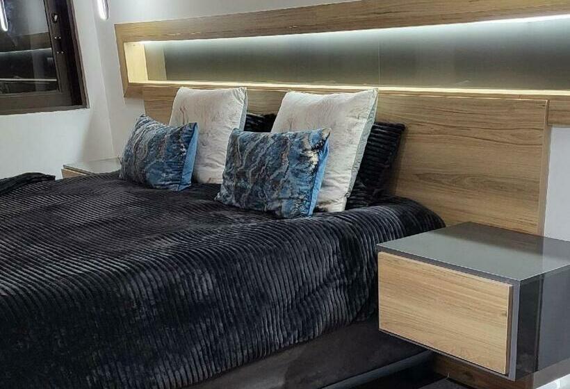 اتاق لوکس با تخت بزرگ, 17 On Buffalo