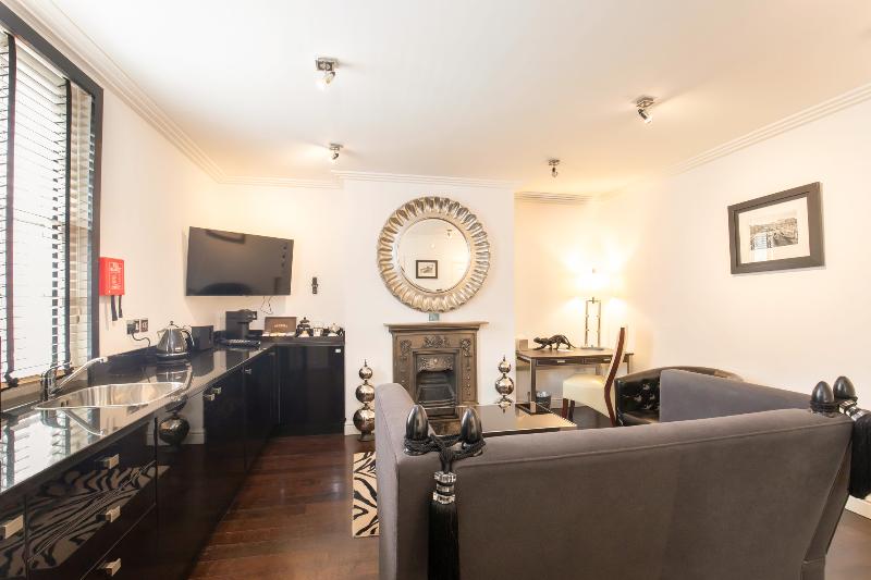 スイート, Strozzi Palace Suites By Mansley