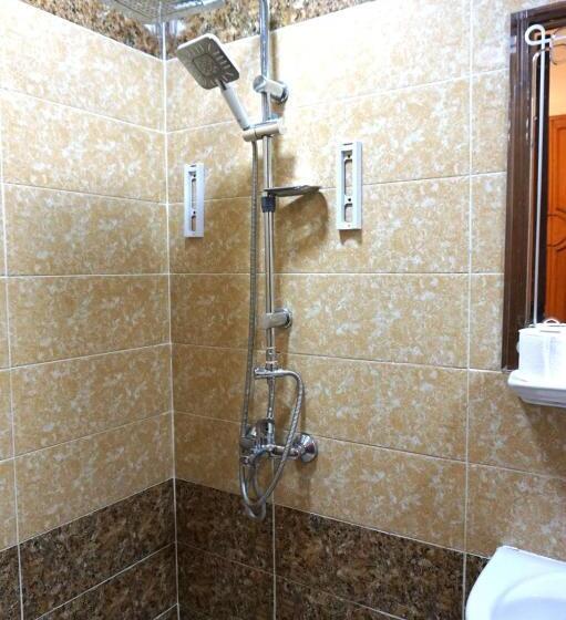 اتاق استاندارد سه تخته با بالکن, New Abdeen Palace Hostel