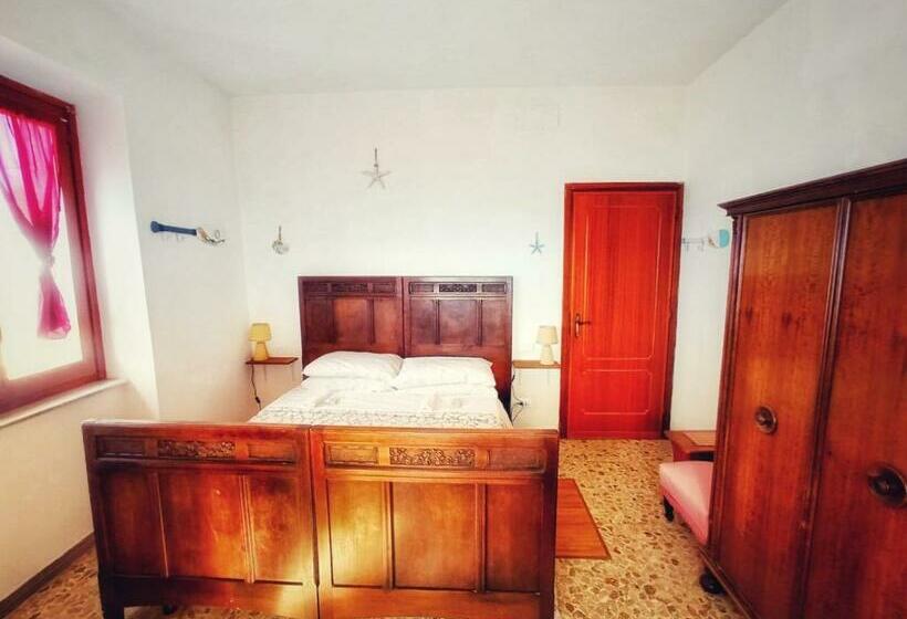 اتاق لوکس با چشم‌انداز دریا, La Ginestra B&b