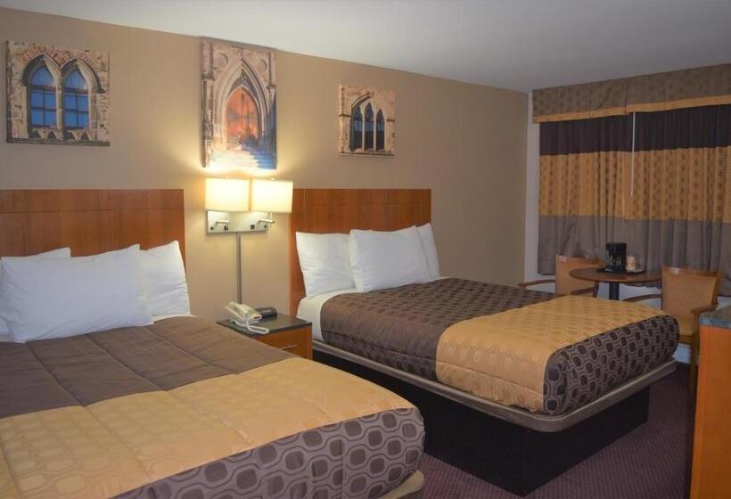 带2个双人床的标准工作室, Knights Inn Arnprior