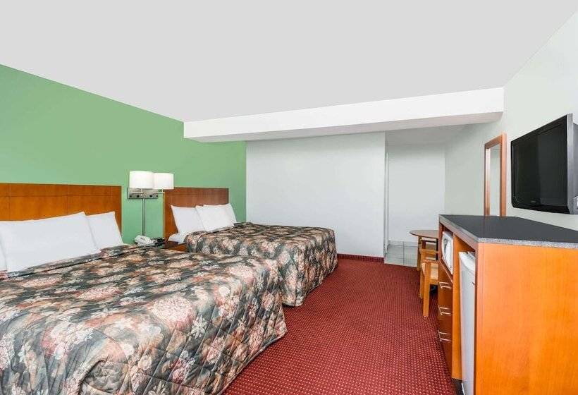 带2个双人床的标准工作室, Knights Inn Arnprior