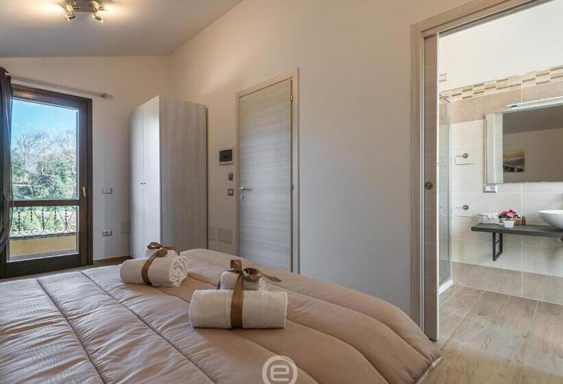 Номер Стандарт Трехместный, Villa Monica   Suites