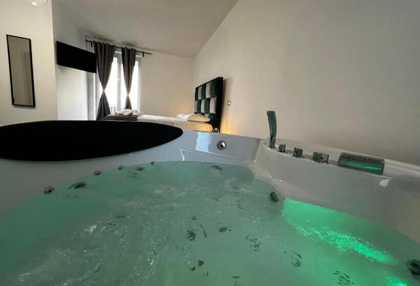 Люкс с гидромассажем, Habitat Luxury Suites