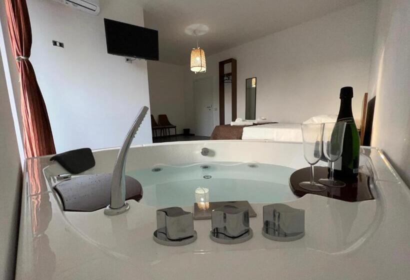 Люкс Повышенной Комфортности, Habitat Luxury Suites