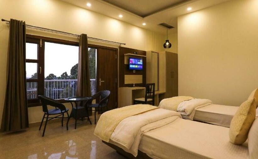 스탠다드 룸 킹사이즈 침대, Le Halcyon Kasauli