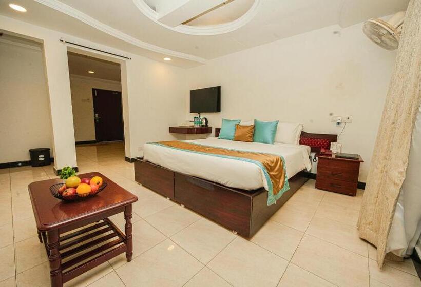 Люкс Повышенной Комфортности, Shelter Beach Resort
