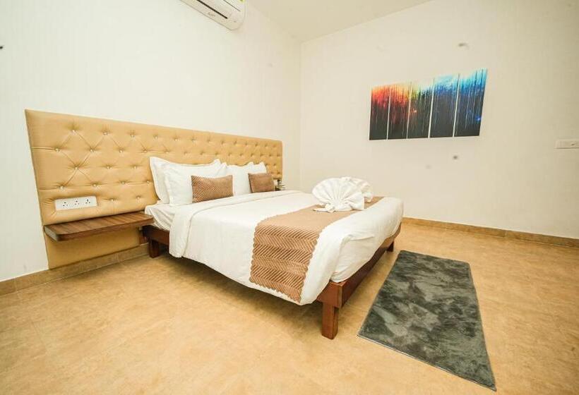 Президентский Люкс, Shelter Beach Resort