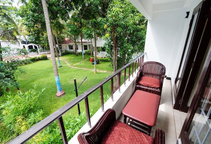 Люкс Повышенной Комфортности, Shelter Beach Resort