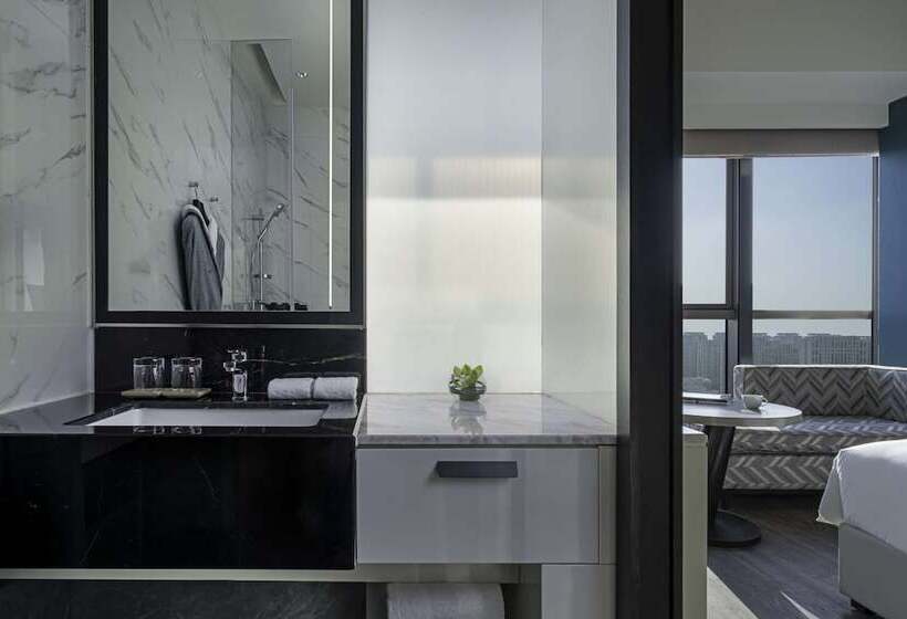 اتاق استاندارد با چشم‌انداز دریاچه, Hyatt Centric Lakeside Ningbo