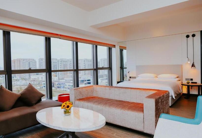 سوییت, Hyatt Centric Lakeside Ningbo