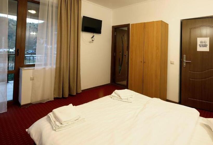 Номер Deluxe с Балконом, Pensiunea Montan Din Bran,sat Simon Spa Indoor