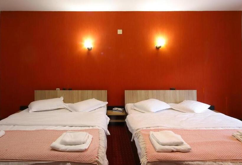 Трехместный Номер Классика, Pensiunea Montan Din Bran,sat Simon Spa Indoor