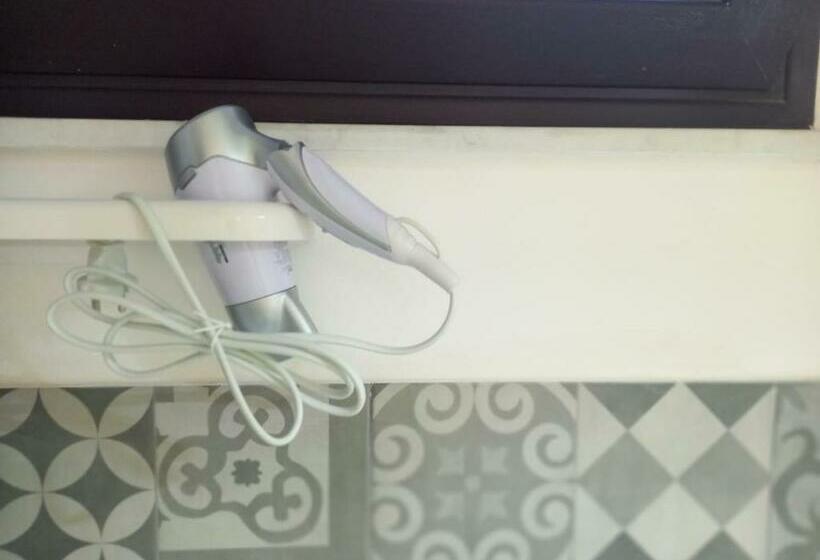 اتاق عادی یک تخته, Room In Historical City Centre With Private Bathroom