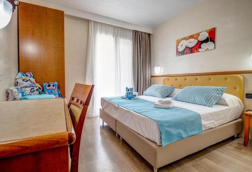Номер Стандарт Вид на Бассейн, Nicolaus Club La Giurlita