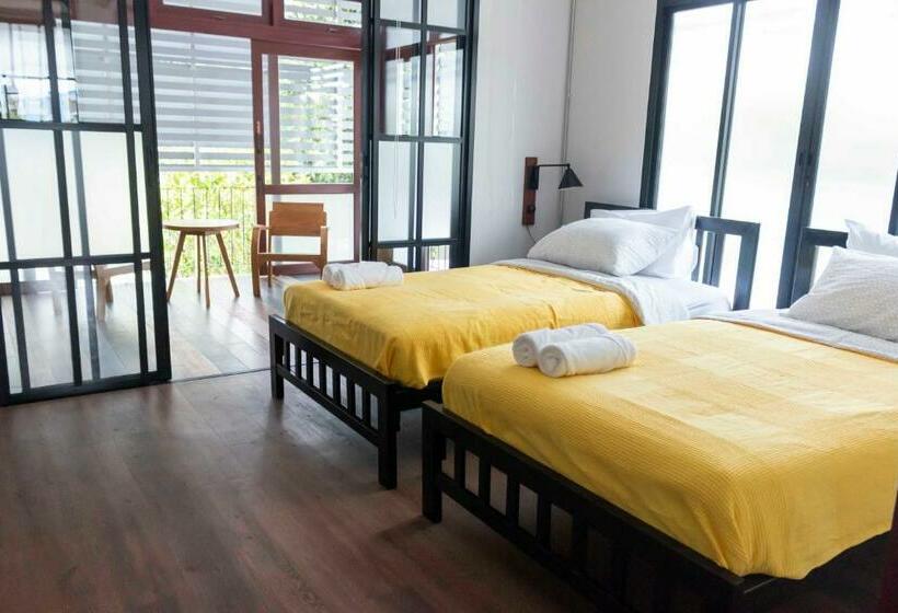 Quarto Estandar, Liaw Base House