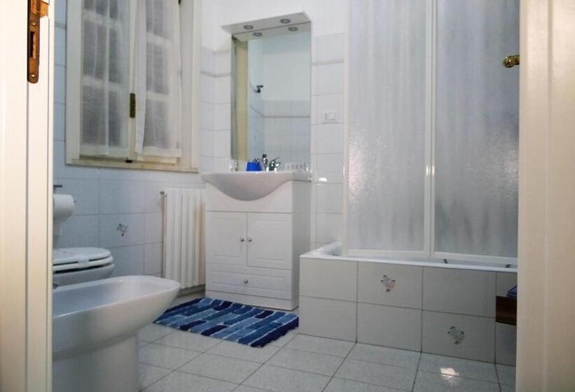 Номер Стандарт Трехместный, B&b Amèsa