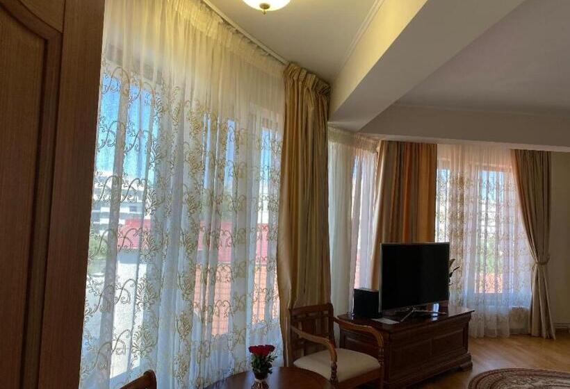 سوئیت با بالکن, Parliament Square Mamaia Nord