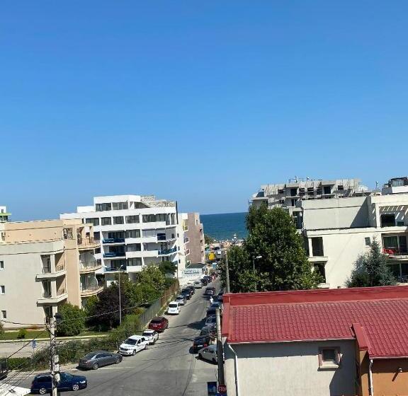 استودیوی لوکس, Parliament Square Mamaia Nord