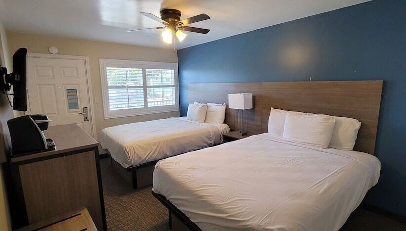 Номер Стандарт, Beachwalker Inn & Suites