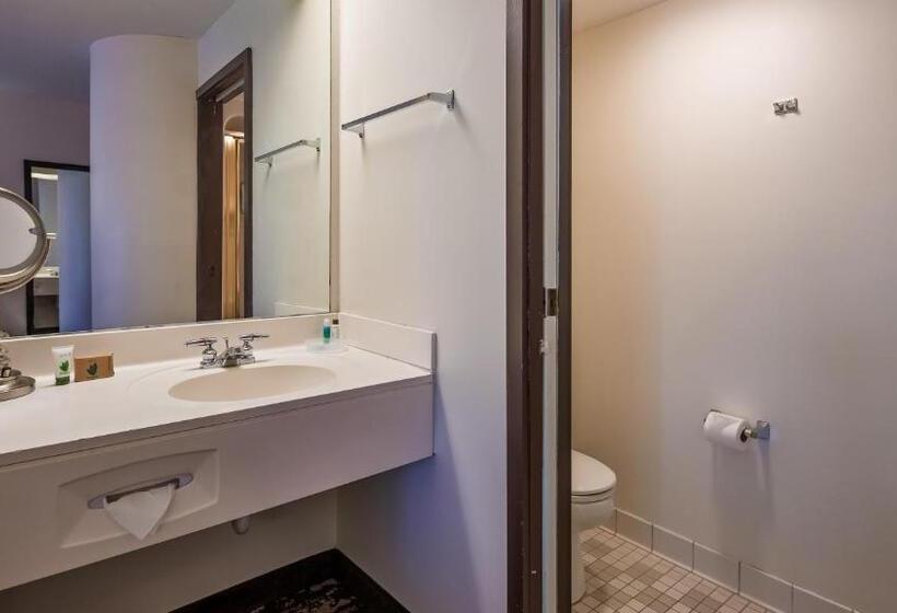 Номер Стандарт Адаптированный для Инвалидов, Charlevoix Inn & Suites Surestay Collection By Best Western