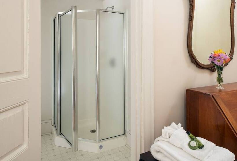 Номер Стандарт, Idlwilde Inn
