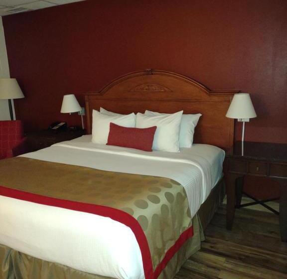 2 Bedroom Suite Pool View, Ramada By Wyndham Albert Lea