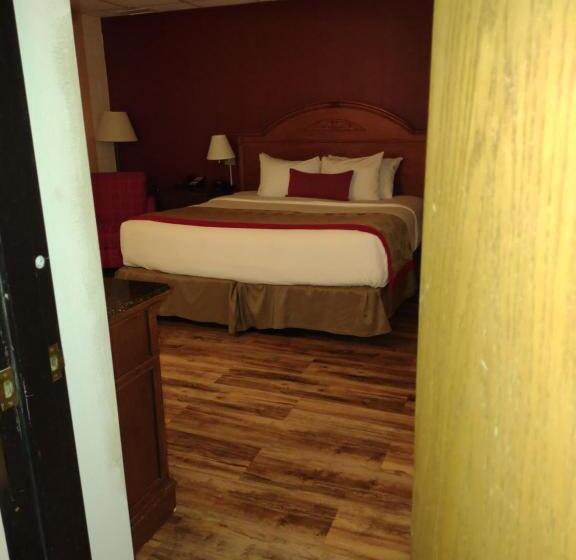 2 Bedroom Suite Pool View, Ramada By Wyndham Albert Lea