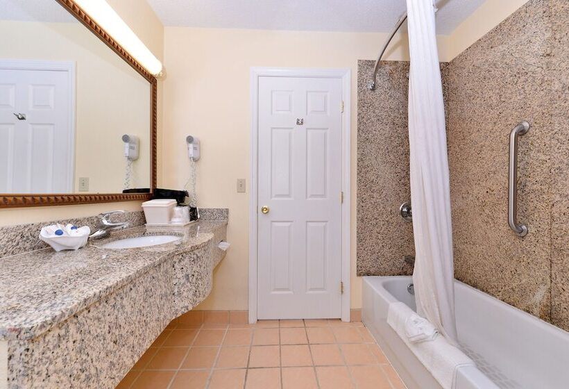 Номер Стандарт 2 Двуспальные Кровати, Tower Inn And Suites Of Guilford / Madison