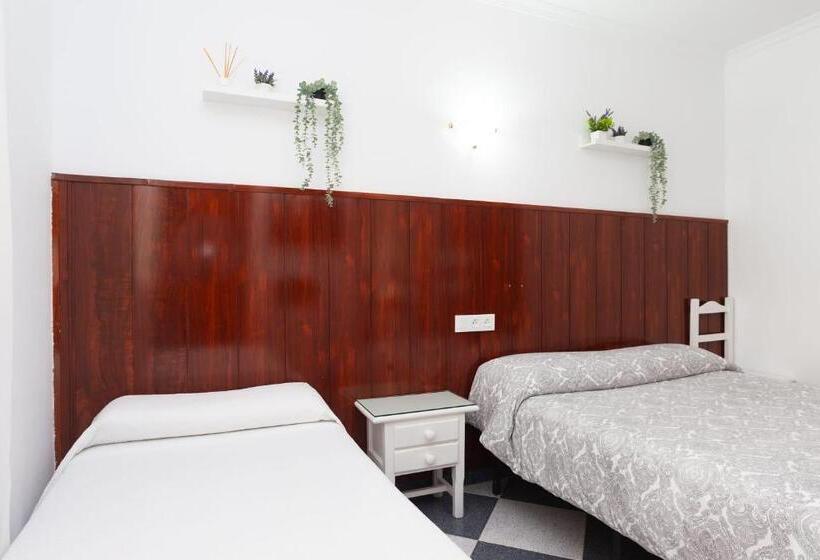 Номер Стандарт, Hostal Restaurante La Giralda
