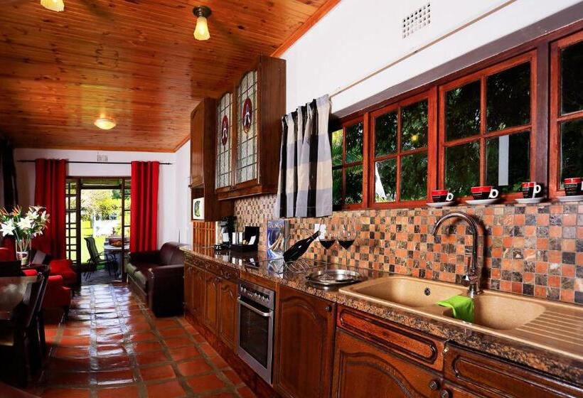 Люкс Вид на Бассейн, Orange Ville Lodge & Guesthouse