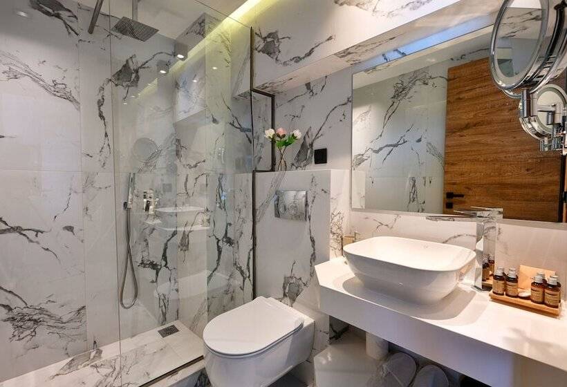سوییت جونیور با چشم‌انداز دریا, Emily S Luxury Suites