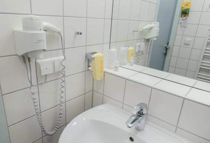 Номер Стандарт Трехместный, Jufa Hotel St Michael Im Lungau