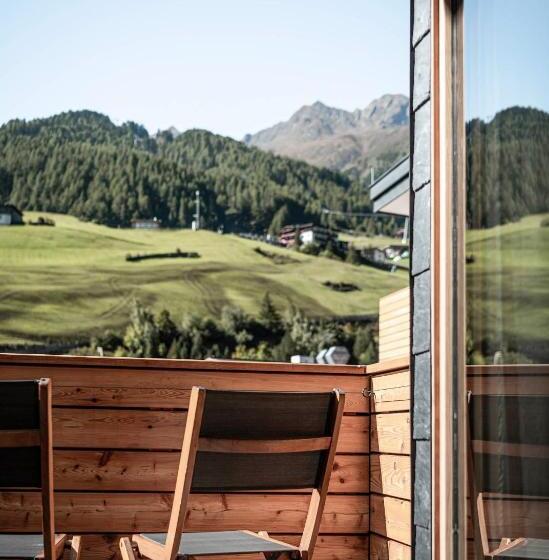 Номер Стандарт с Балконом, Die Berge Lifestyle Hotel Sölden