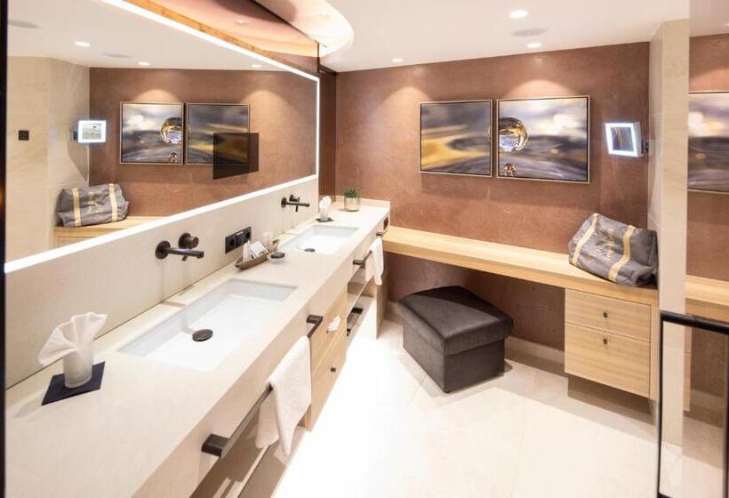 חדר קומפורט, Stock Resort