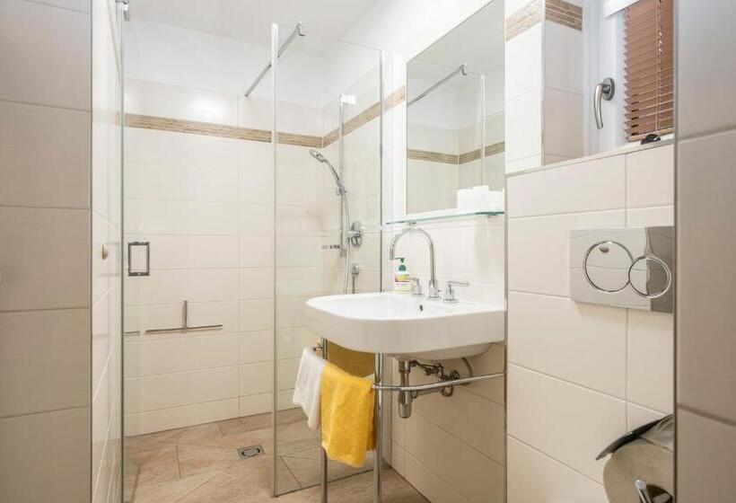 Апартаменты 2 Спальни, Pension Falkensteiner