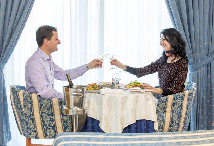 Полулюкс Вид на Море, Ambassador