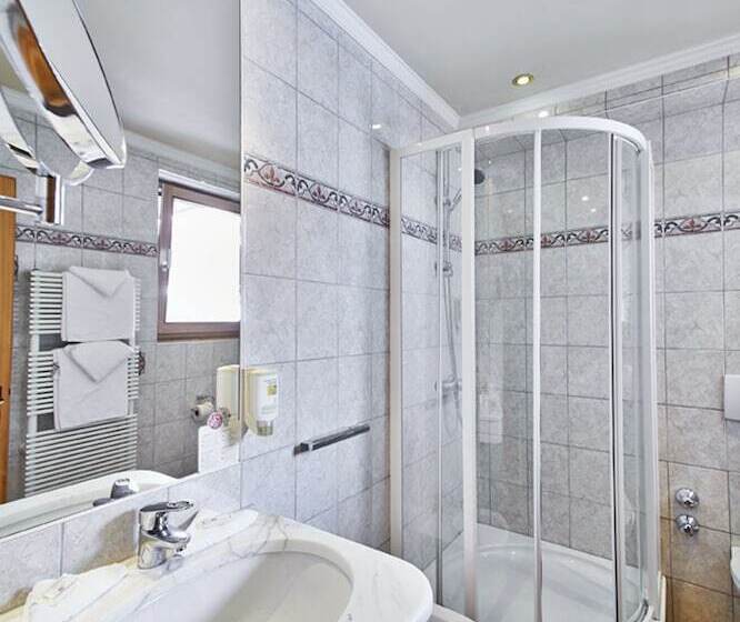اتاق استاندارد با چشم‌انداز کوهستان, Nockresort