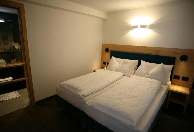 سوئیت با بالکن, Alpen Hotel Vidi