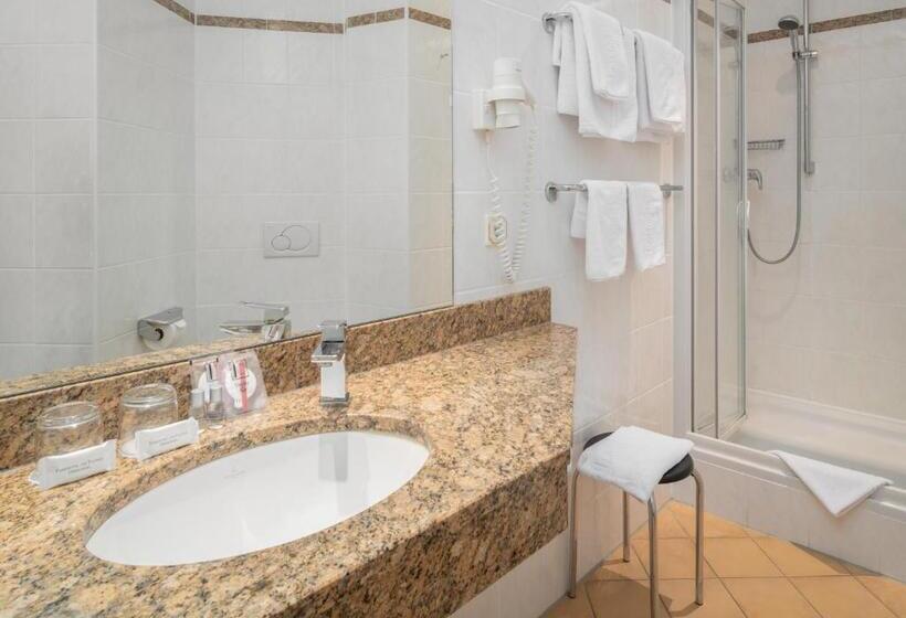 Номер Стандарт, Parkhotel Am Taunus