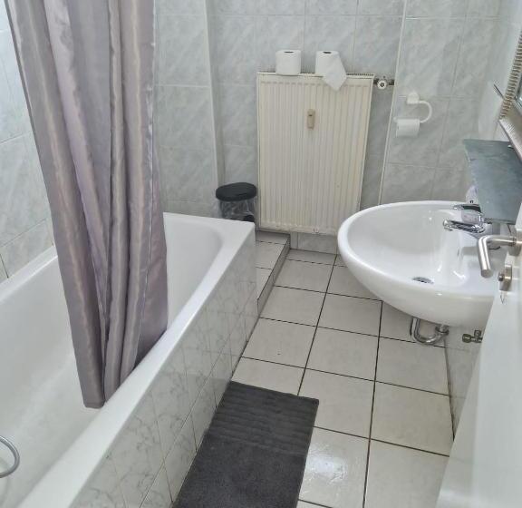 Трехместный Номер Стандарт Совместная Ванная, Gz Hostel Bonn