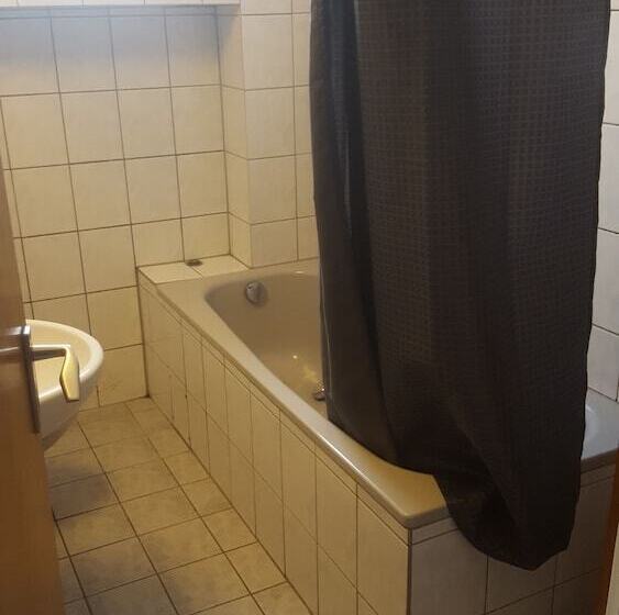 Трехместный Номер Стандарт Совместная Ванная, Gz Hostel Bonn