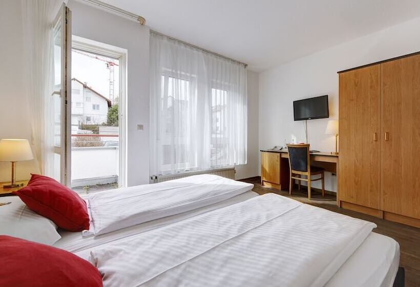 Номер Стандарт Трехместный, Airport Hotel Stetten