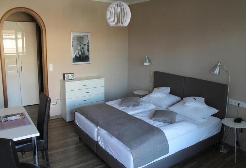 Номер Стандарт с Балконом, Garni Bellevue