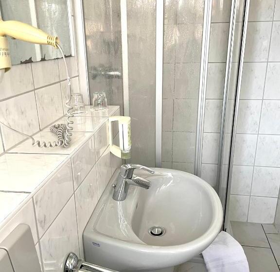 Номер Стандарт Трехместный, Und Restaurant Gartenstadt Erfurt